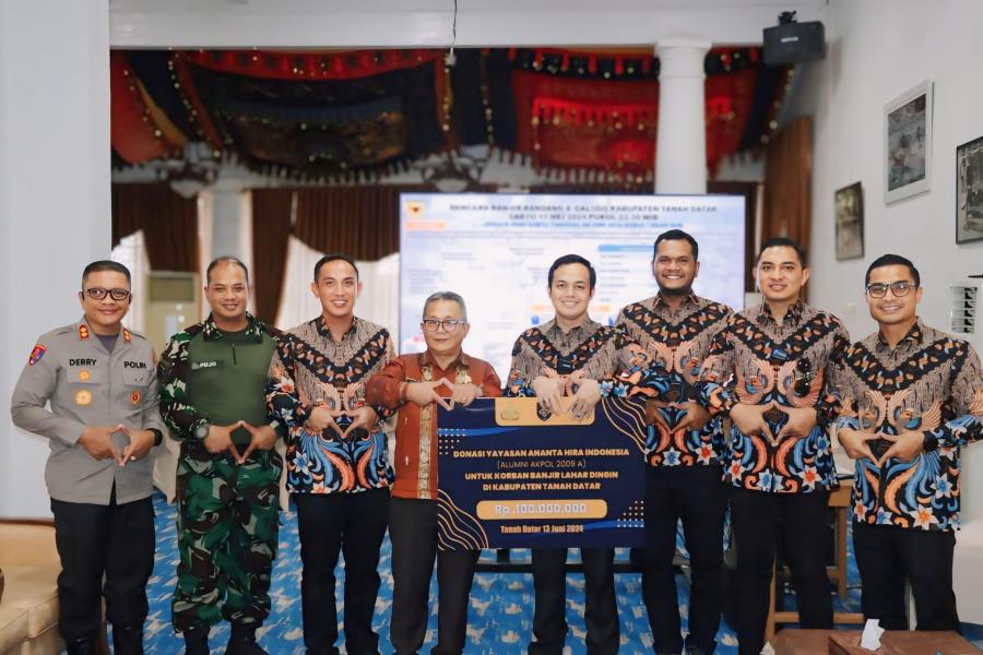 Yayasan Anantahira Indonesia Berikan Bantuan Uang Tunai Rp 100 Juta Untuk Korban Banjir Bandang dan Galodo di Tanah Datar